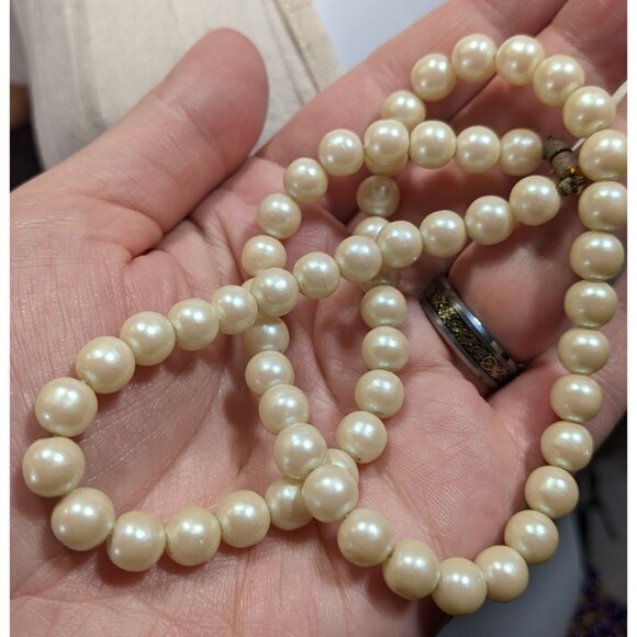 Vintage Shimmery Faux Pearl Beaded Necklace - Picture 5 of 6